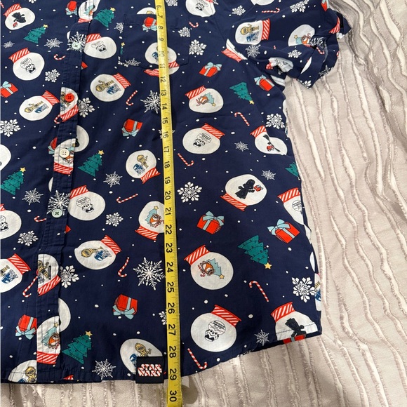Disney Star Wars Snow-globe Christmas Short Sleeve Button Up Shirt - Picture 11 of 12
